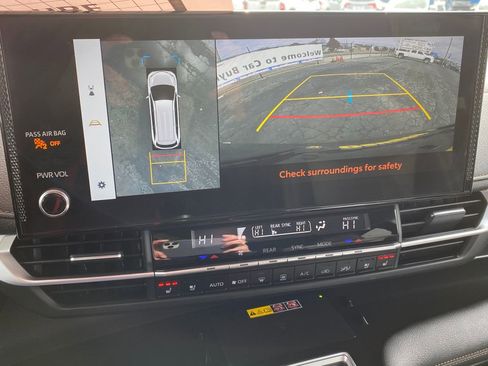 Used 2025 Toyota Sienna Platinum image 36