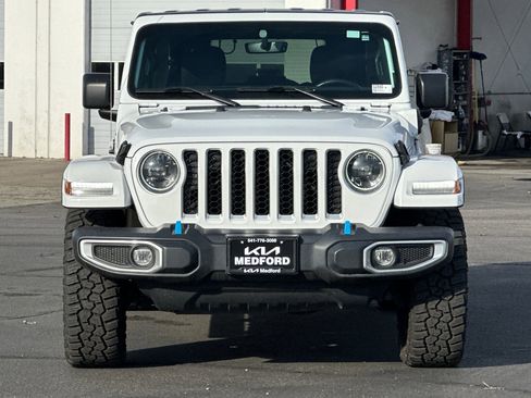 Used 2023 Jeep Wrangler Sahara image 10