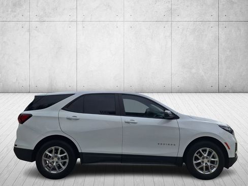 Used 2023 Chevrolet Equinox LS image 5