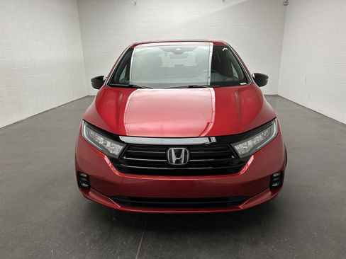 Used 2023 Honda Odyssey Sport image 3