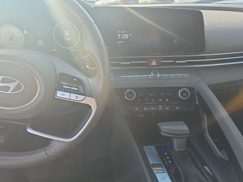 Used 2025 Hyundai Elantra SEL FWD image 12