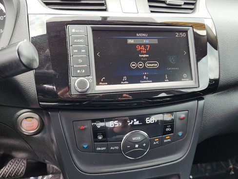 Used 2019 Nissan Sentra SV FWD image 14