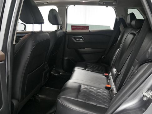 Used 2022 Nissan Rogue Platinum w/ Head-Up Display Package image 12