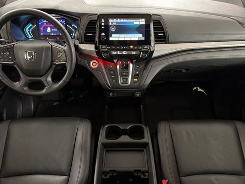 Used 2023 Honda Odyssey Sport image 3
