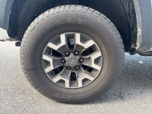 Used 2021 Toyota Tacoma TRD Off-Road image 5