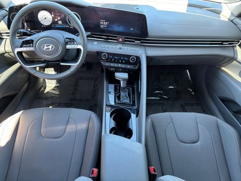 Used 2025 Hyundai Elantra SEL image 20