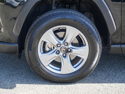 Used 2025 Toyota RAV4 XLE AWD/4WD image 11