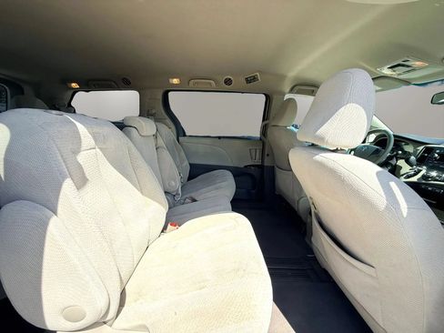 Used 2014 Toyota Sienna LE FWD image 15