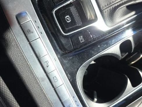 Used 2022 Kia Carnival EX FWD image 24