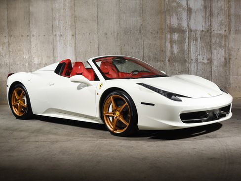 Used 2013 Ferrari 458 Spider image 2