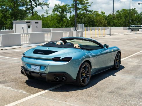 Used 2024 Ferrari Roma Spider RWD image 28