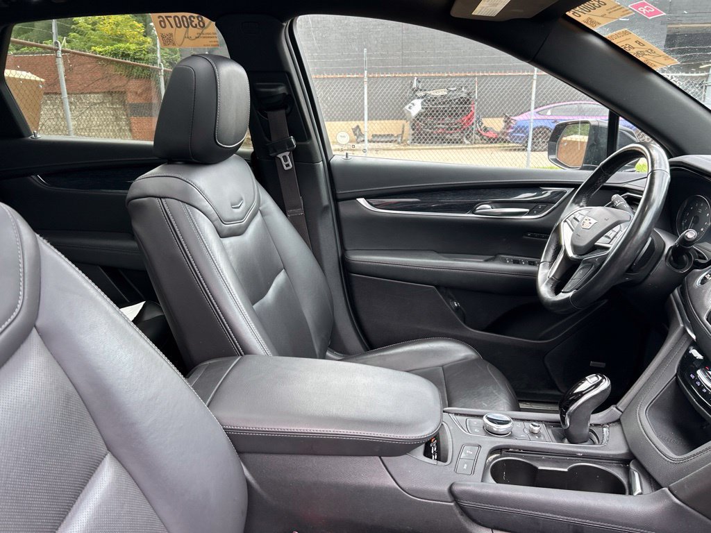 Used 2022 Cadillac XT5 Premium Luxury w/ Technology Package AWD/4WD image 10