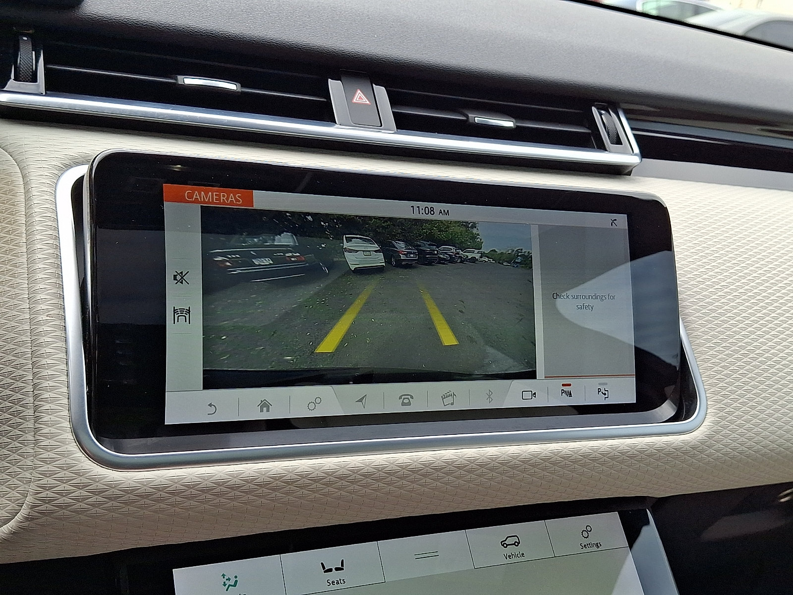Used 2019 Land Rover Range Rover Velar R-Dynamic SE AWD/4WD image 16