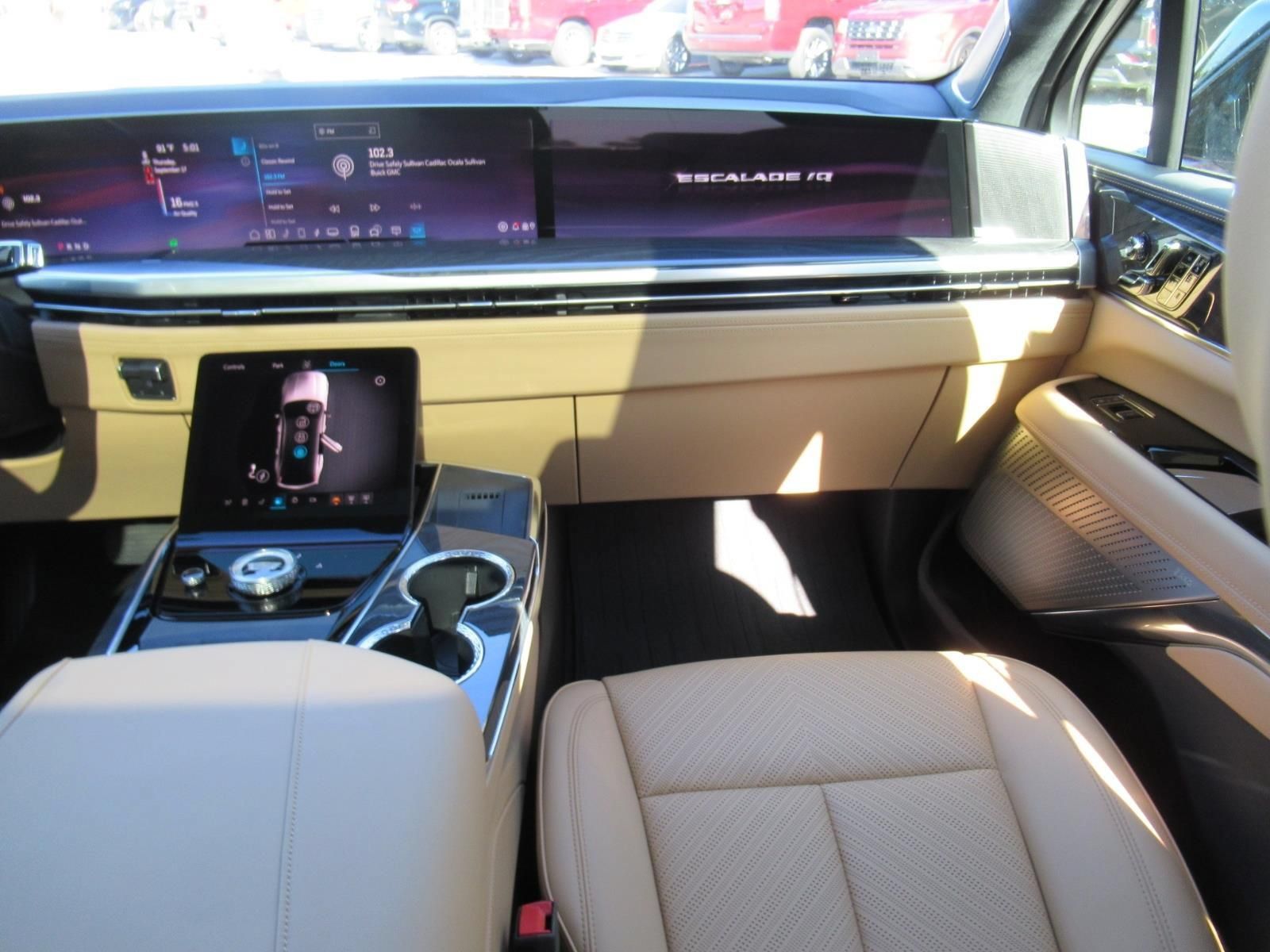 Used 2026 Cadillac Escalade IQ Luxury 2 w/ LPO, Premium Carpet Package AWD/4WD image 11
