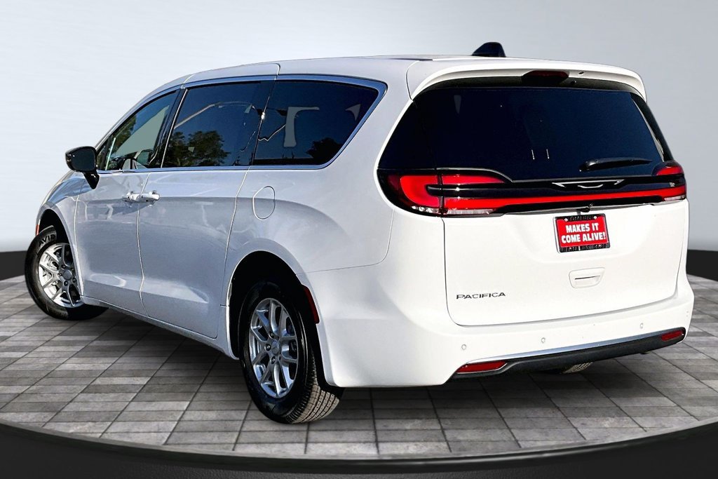 New 2027 Chrysler Pacifica Select FWD image 22