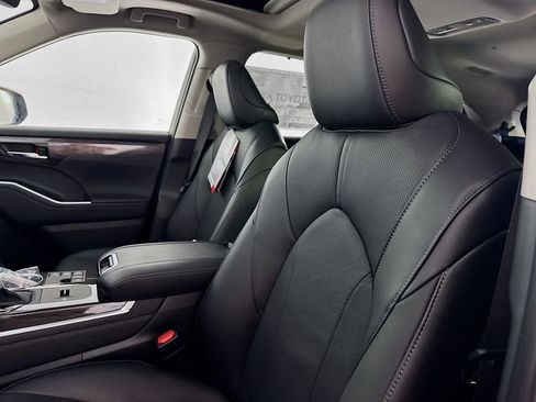 New 2026 Toyota Highlander Limited image 32