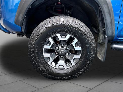 Used 2017 Toyota Tacoma TRD Off-Road w/ Tow Package AWD/4WD image 10