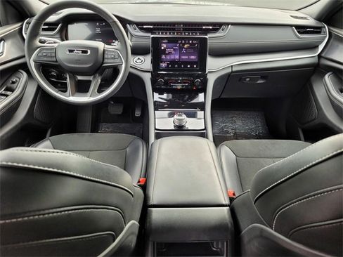 New 2025 Jeep Grand Cherokee Altitude image 12