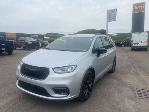 New 2026 Chrysler Pacifica Select w/ S Appearance Package AWD/4WD image 1