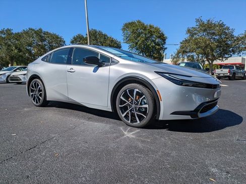 New 2026 Toyota Prius Plug-In Hybrid FWD image 2
