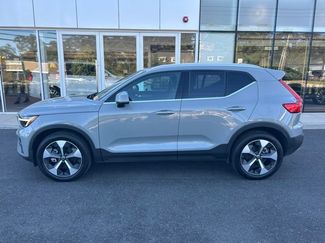 Certified 2025 Volvo XC40 B5 Plus AWD/4WD video 2