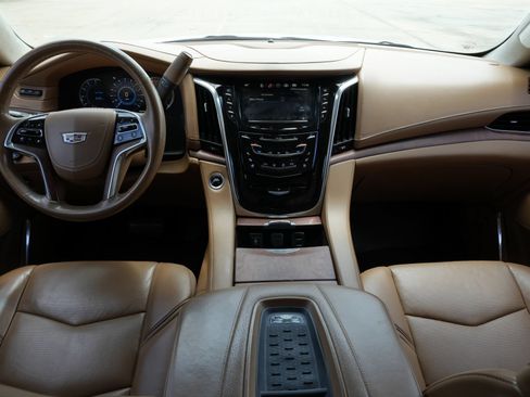 Used 2016 Cadillac Escalade ESV Platinum AWD/4WD image 8
