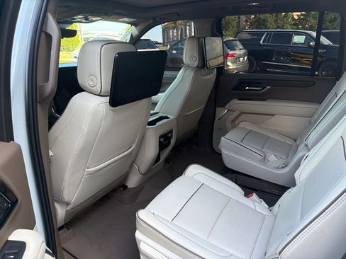 Used 2026 GMC Yukon XL Denali w/ Denali Reserve Package AWD/4WD image 3