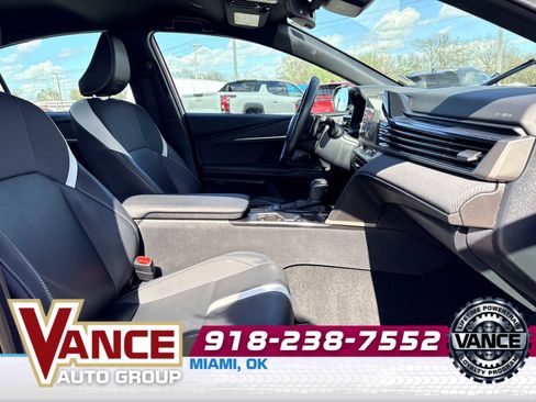 Used 2025 Toyota Camry SE w/ Convenience Package FWD image 19