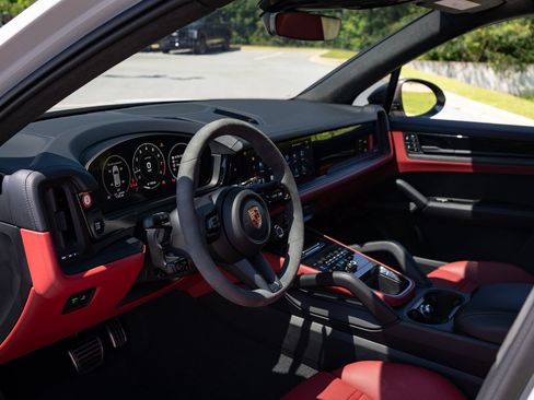 Used 2023 Porsche Cayenne GTS AWD/4WD image 30