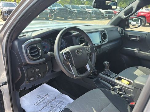 Used 2021 Toyota Tacoma TRD Sport AWD/4WD image 9