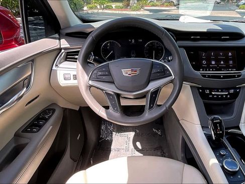 Used 2021 Cadillac XT5 Premium Luxury image 6