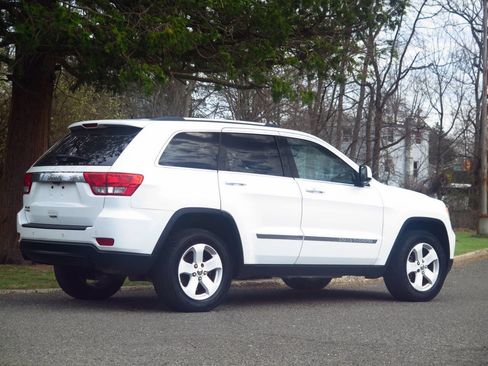 Used 2013 Jeep Grand Cherokee Laredo AWD/4WD image 4