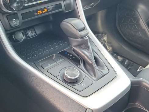 Certified 2025 Toyota RAV4 XLE AWD/4WD image 30