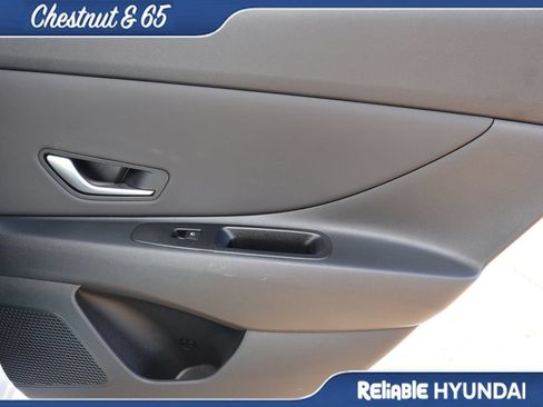 Used 2025 Hyundai Elantra Limited FWD image 12
