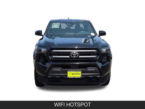 Used 2025 Toyota Tacoma SR5 AWD/4WD image 4