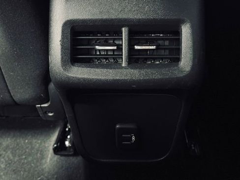 Used 2023 Chevrolet Equinox LT w/ Driver Convenience Package image 21