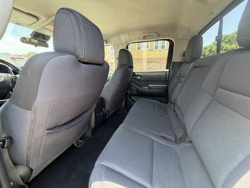 Used 2022 Nissan Frontier SV AWD/4WD image 18
