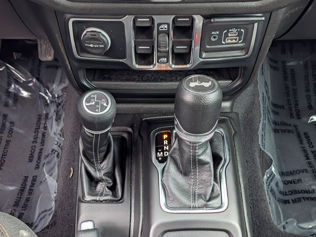 Used 2024 Jeep Wrangler Unlimited AWD/4WD image 32