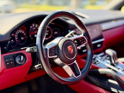 Used 2023 Porsche Cayenne Platinum Edition image 20