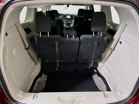 Used 2022 Chrysler Voyager LX FWD image 35