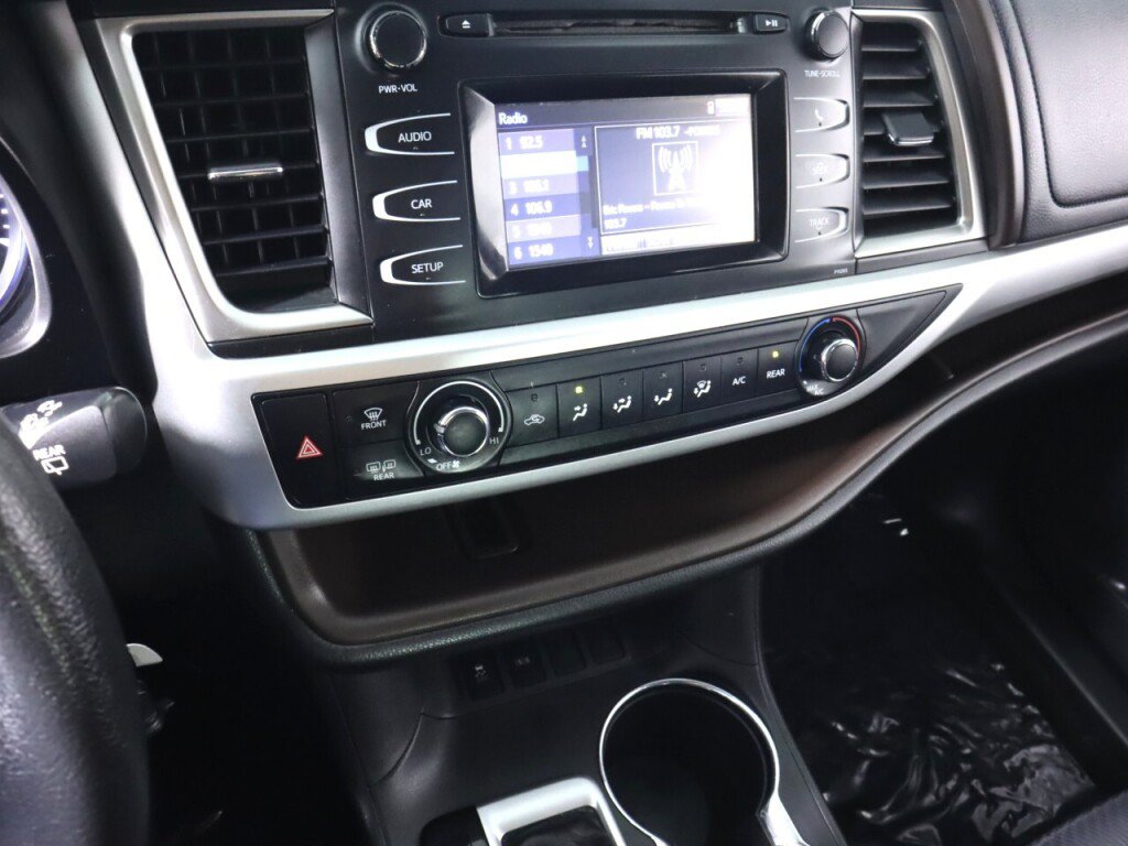Used 2016 Toyota Highlander LE FWD image 14