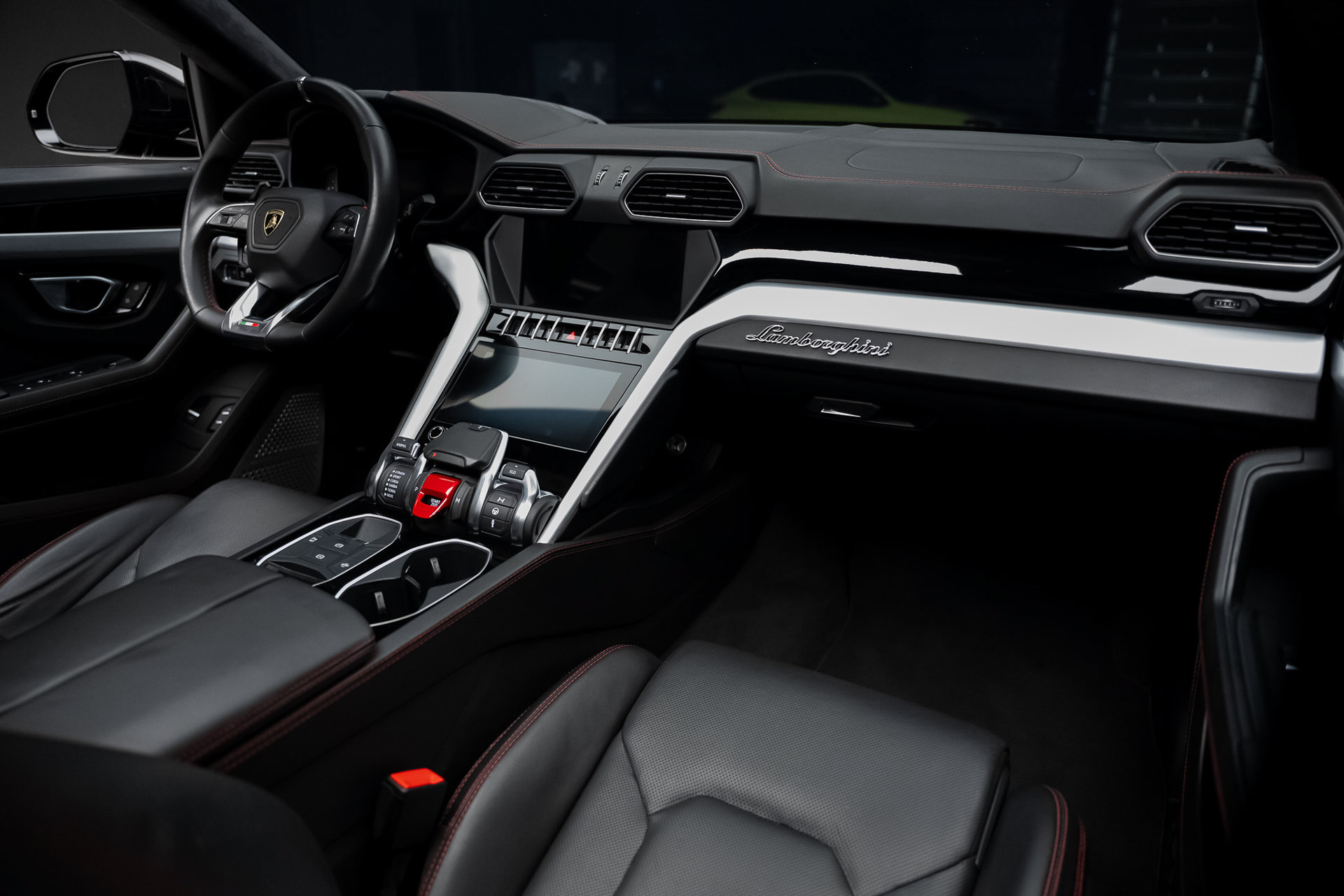 Used 2019 Lamborghini Urus AWD/4WD image 58