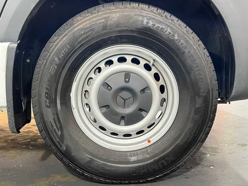 Used 2025 Mercedes-Benz Sprinter 2500 image 9