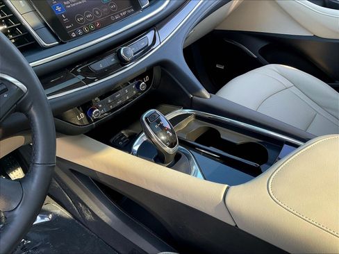 Used 2020 Buick Enclave Premium w/ Sun and Sites Package FWD image 18