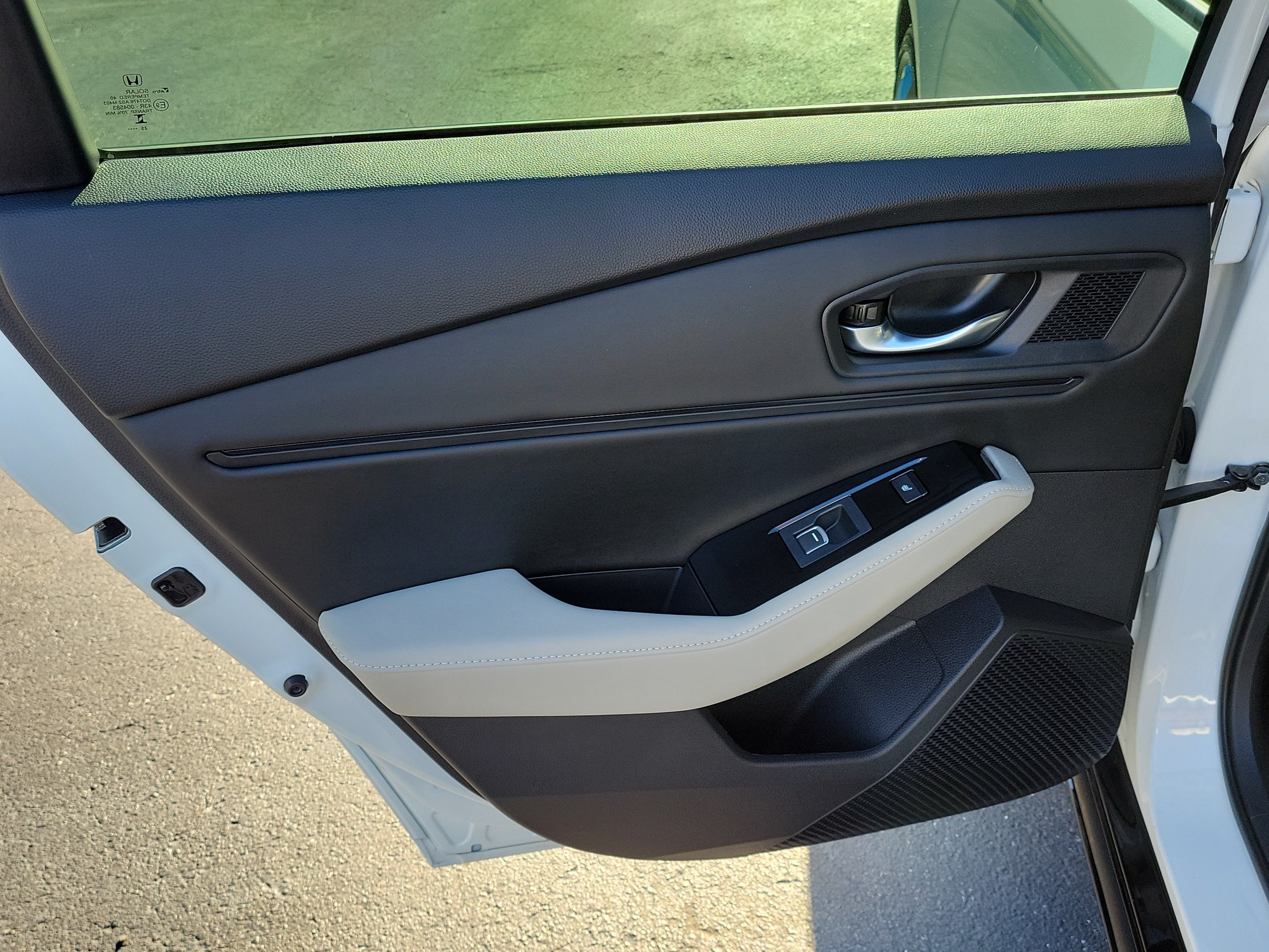 Used 2025 Honda Accord Touring image 9