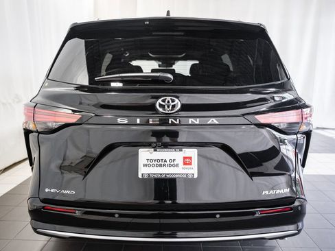 New 2026 Toyota Sienna Platinum image 5