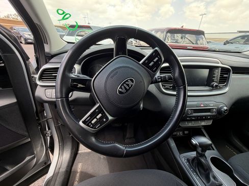 Used 2019 Kia Sorento S FWD image 10