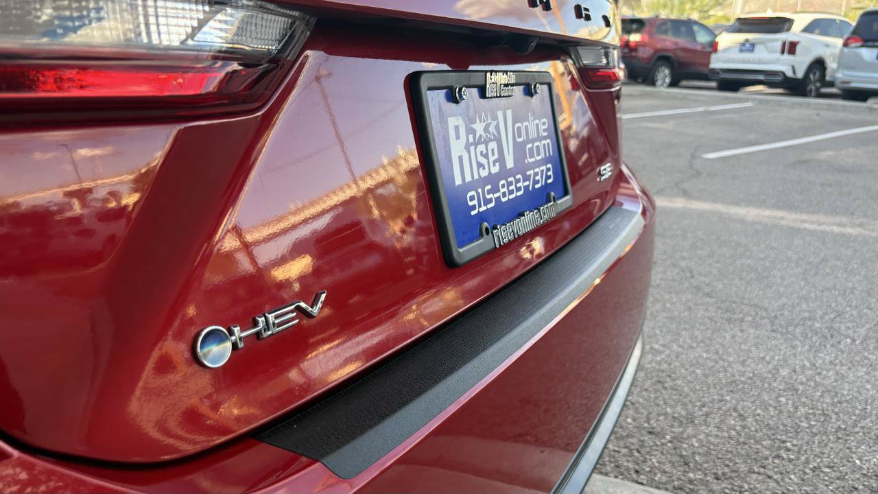 Used 2025 Toyota Camry SE w/ Convenience Package FWD image 9