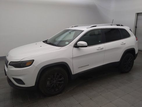 Used 2019 Jeep Cherokee Latitude Plus FWD image 2