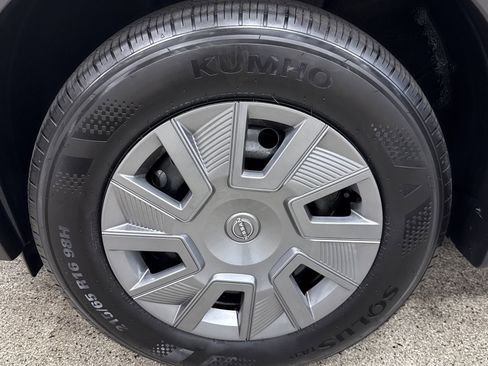 Used 2025 Nissan Kicks S image 2